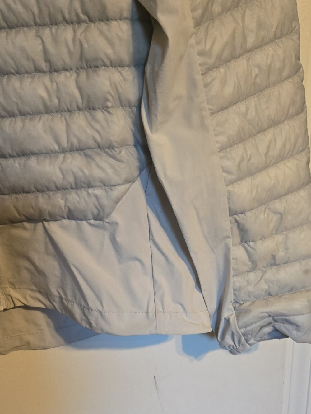 Arc'teryx Light Gray Hooded Puffer Jacket - Picture 5 of 10